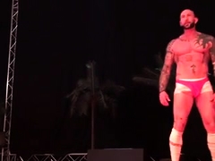 Beautiful stripper invites a muscled guy for a fabulous show