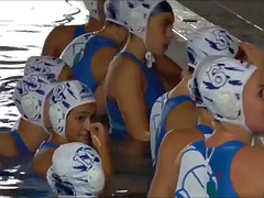 Voyeur comes to the water polo to film the girls buttocks