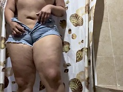 I caught my stepmom peeing on an amateur camera